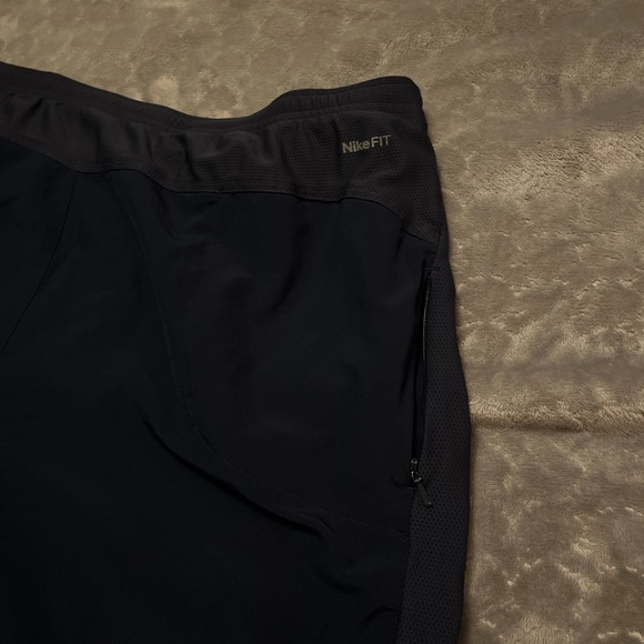 Vintage Navy blue Nike shorts with lining - Picture 4 of 5